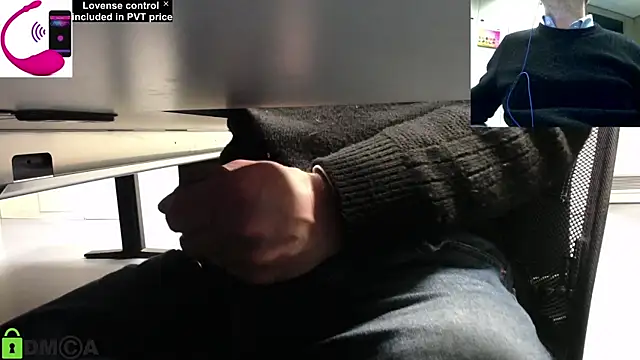 Snapshot of pliko chatting on 12.16.24 pliko online show from 12.16.24