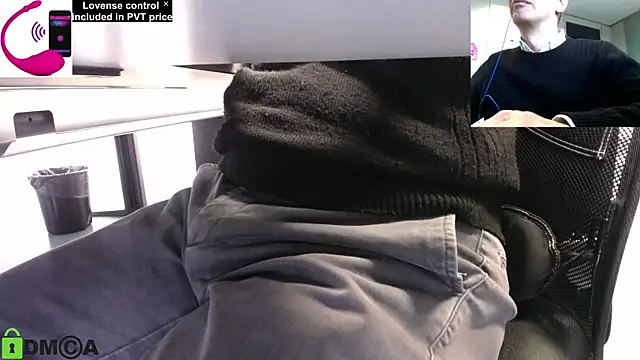 Snapshot of pliko chatting on 03.12.25 pliko online show from 03.12.25