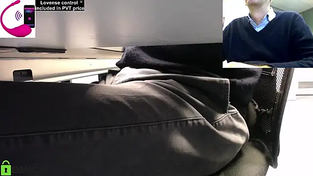 Snapshot of pliko chatting on 10.22.25 pliko online show from 10.22.25