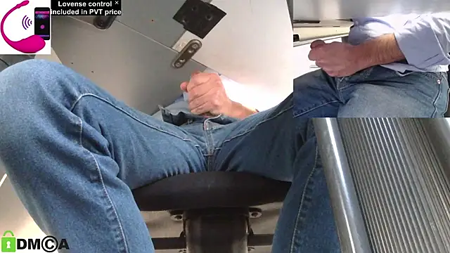 Snapshot of pliko chatting on 10.28.25 pliko online show from 10.28.25