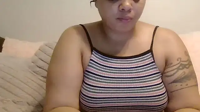 Snapshot of beautylovess chatting on 09.11.25 beautylovess online show from 09.11.25