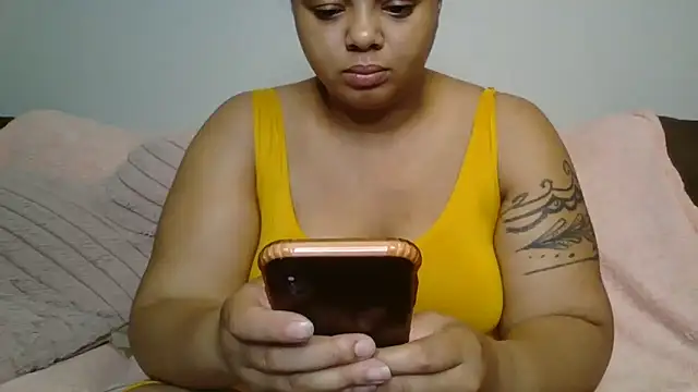 Snapshot of beautylovess chatting on 09.21.25 beautylovess online show from 09.21.25