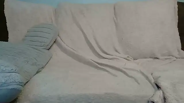 Snapshot of beautylovess chatting on 09.28.25 beautylovess online show from 09.28.25