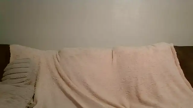 Snapshot of beautylovess chatting on 10.05.25 beautylovess online show from 10.05.25