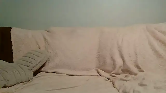 Snapshot of beautylovess chatting on 10.11.25 beautylovess online show from 10.11.25