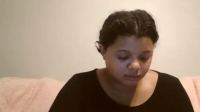 Snapshot of beautylovess chatting on 10.13.25 beautylovess online show from 10.13.25