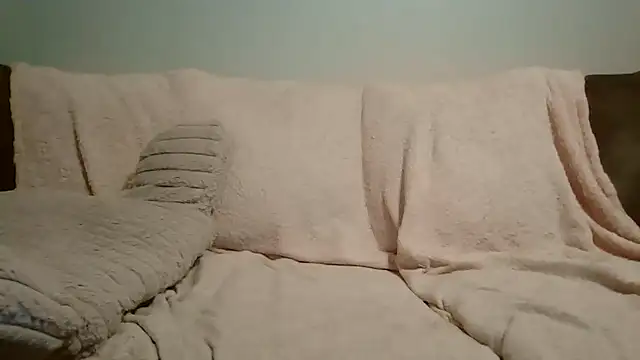 Snapshot of beautylovess chatting on 10.14.25 beautylovess online show from 10.14.25