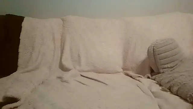 Snapshot of beautylovess chatting on 10.29.25 beautylovess online show from 10.29.25