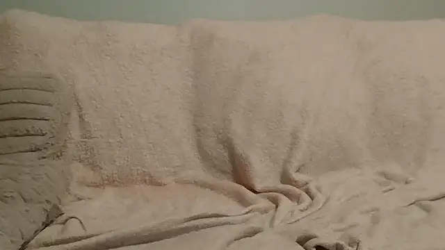 Snapshot of beautylovess chatting on 11.15.25 beautylovess online show from 11.15.25