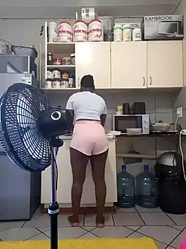 Snapshot of FitSelina66 chatting on 03.01.25 FitSelina66 online show from 03.01.25