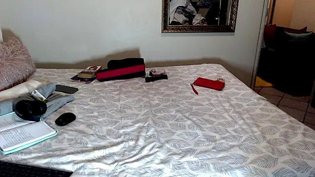 Snapshot of FitSelina66 chatting on 03.18.25 FitSelina66 online show from 03.18.25