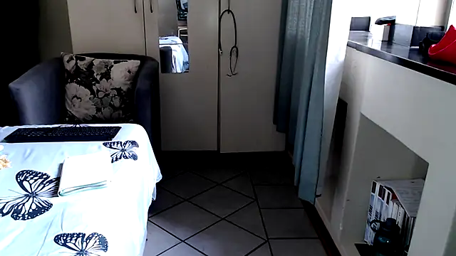 Snapshot of FitSelina66 chatting on 10.05.25 FitSelina66 online show from 10.05.25