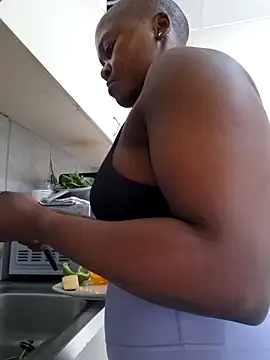 Snapshot of FitSelina66 chatting on 11.11.25 FitSelina66 online show from 11.11.25