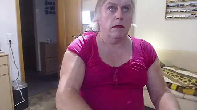 Snapshot of Sissygera chatting on 12.13.24 Sissygera online show from 12.13.24