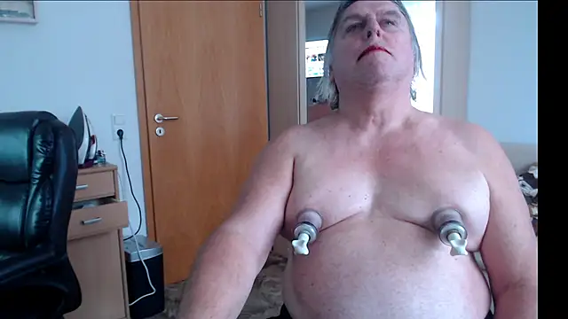 Snapshot of Sissygera chatting on 12.15.24 Sissygera online show from 12.15.24