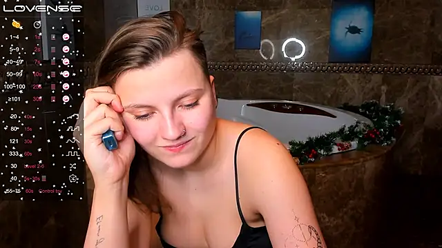Snapshot of MelindaTin chatting on 12.27.24 MelindaTin online show from 12.27.24