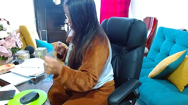 Ixchel Anaid online show from 11.13.25