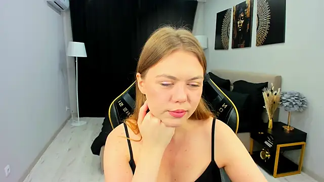 Strawberrye online show from 11.11.25