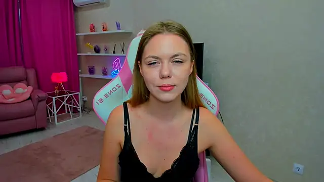 Strawberrye online show from 05.10.26
