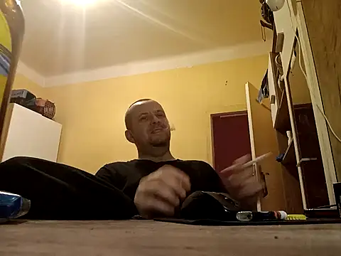 Snapshot of MrWhitePL chatting on 12.27.24 MrWhitePL online show from 12.27.24