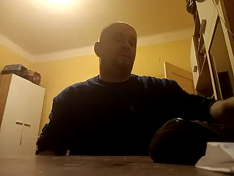 Snapshot of MrWhitePL chatting on 02.25.25 MrWhitePL online show from 02.25.25