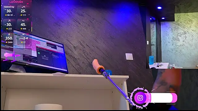 im-your-lovee online show from 04.26.26
