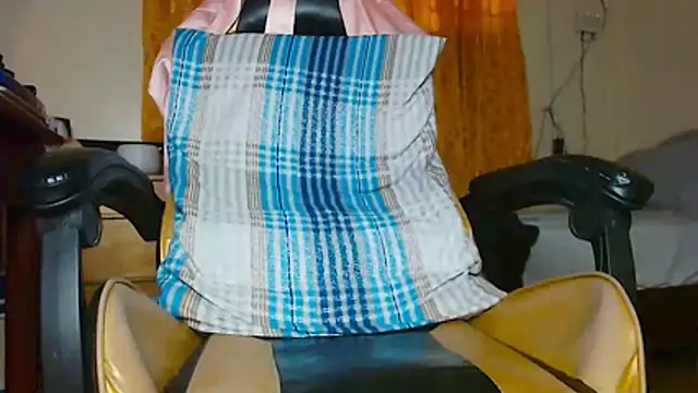 Snapshot of Yukikawaii chatting on 12.19.25 Yukikawaii online show from 12.19.25