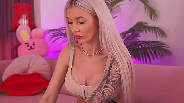 Snapshot of fallingangel chatting on 03.03.25 fallingangel online show from 03.03.25