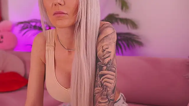 Snapshot of fallingangel chatting on 03.05.25 fallingangel online show from 03.05.25