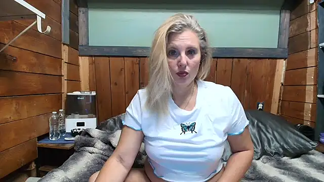 Snapshot of lisaxlovexxx chatting on 05.18.26 lisaxlovexxx online show from 05.18.26