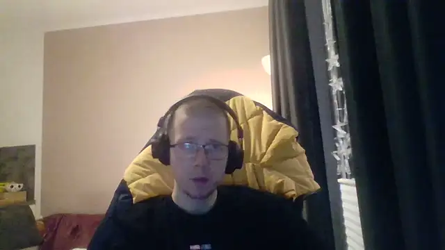 Snapshot of David250692 chatting on 10.20.25 David250692 online show from 10.20.25