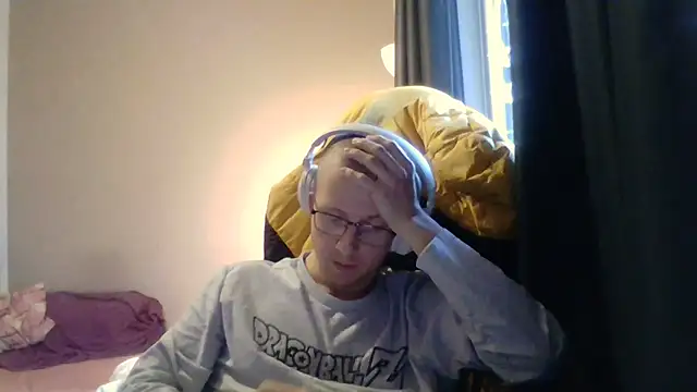 Snapshot of David250692 chatting on 11.21.25 David250692 online show from 11.21.25