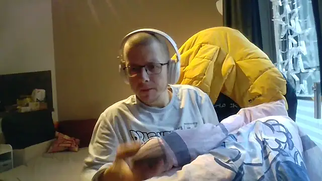 Snapshot of David250692 chatting on 11.25.25 David250692 online show from 11.25.25