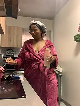 Snapshot of CurvyDesire1 chatting on 02.21.25 CurvyDesire1 online show from 02.21.25