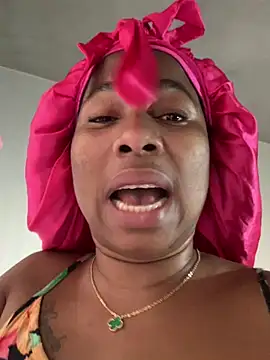 Snapshot of CurvyDesire1 chatting on 03.09.25 CurvyDesire1 online show from 03.09.25