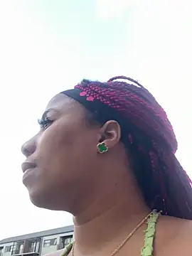 Snapshot of CurvyDesire1 chatting on 03.18.25 CurvyDesire1 online show from 03.18.25