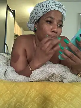 Snapshot of CurvyDesire1 chatting on 03.19.25 CurvyDesire1 online show from 03.19.25