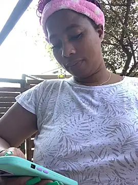 Snapshot of CurvyDesire1 chatting on 03.23.25 CurvyDesire1 online show from 03.23.25