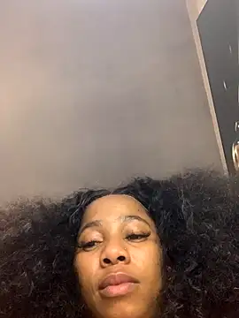 Snapshot of CurvyDesire1 chatting on 09.11.25 CurvyDesire1 online show from 09.11.25