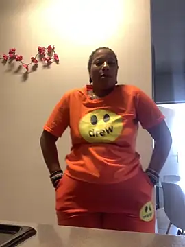 Snapshot of CurvyDesire1 chatting on 09.15.25 CurvyDesire1 online show from 09.15.25