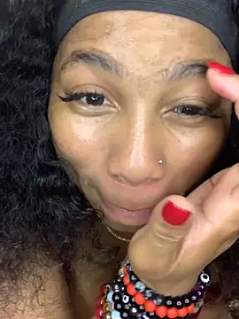 Snapshot of CurvyDesire1 chatting on 09.18.25 CurvyDesire1 online show from 09.18.25