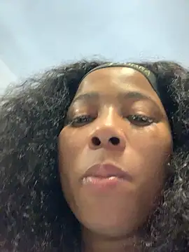 Snapshot of CurvyDesire1 chatting on 09.20.25 CurvyDesire1 online show from 09.20.25