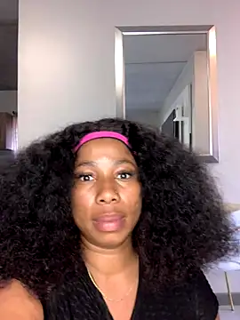 Snapshot of CurvyDesire1 chatting on 12.04.25 CurvyDesire1 online show from 12.04.25