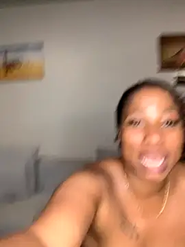 Snapshot of CurvyDesire1 chatting on 12.05.25 CurvyDesire1 online show from 12.05.25