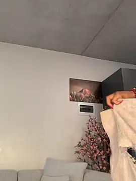 Snapshot of CurvyDesire1 chatting on 12.14.25 CurvyDesire1 online show from 12.14.25