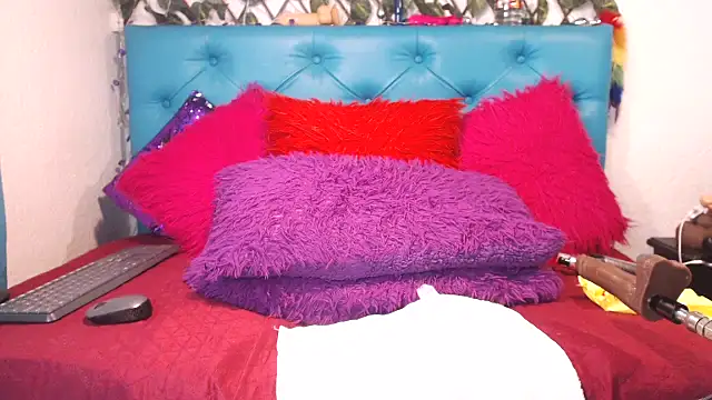 SARAWILLS online show from 11.03.25