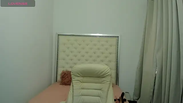 Snapshot of erykajoy chatting on 11.11.25 erykajoy online show from 11.11.25