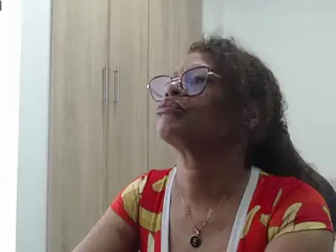 Snapshot of BustyMilf_ chatting on 01.15.25 BustyMilf  online show from 01.15.25