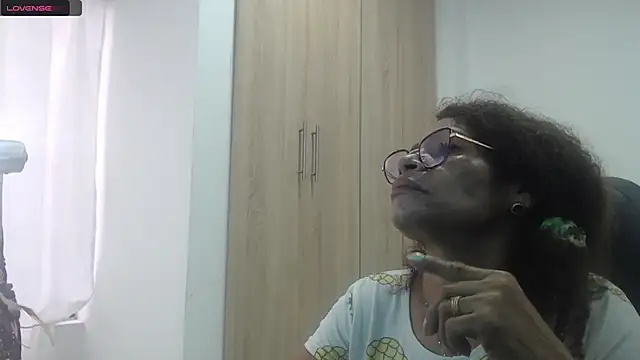 Snapshot of BustyMilf_ chatting on 01.28.25 BustyMilf  online show from 01.28.25