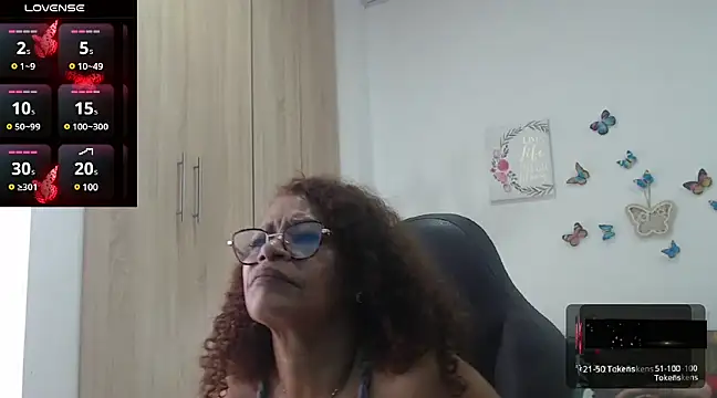 Snapshot of BustyMilf_ chatting on 02.14.25 BustyMilf  online show from 02.14.25